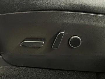 2022 Tesla Model Y - image 23