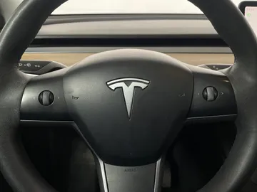 2022 Tesla Model Y - image 17