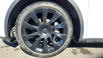 2022 Tesla Model Y - image 7