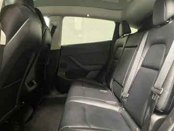 2022 Tesla Model Y - image 15