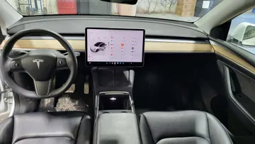 2022 Tesla Model Y - image 9