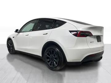 2022 Tesla Model Y - image 11