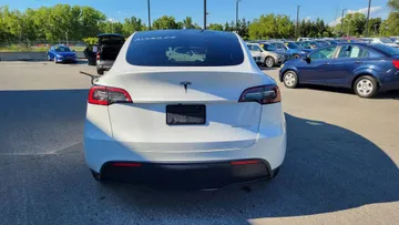 2022 Tesla Model Y - image 4