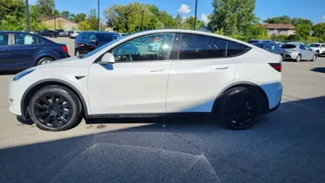 2022 Tesla Model Y - image 6