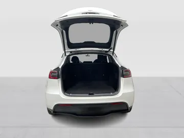 2022 Tesla Model Y - image 13