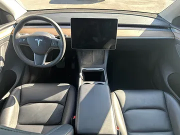 2022 Tesla Model Y - image 6