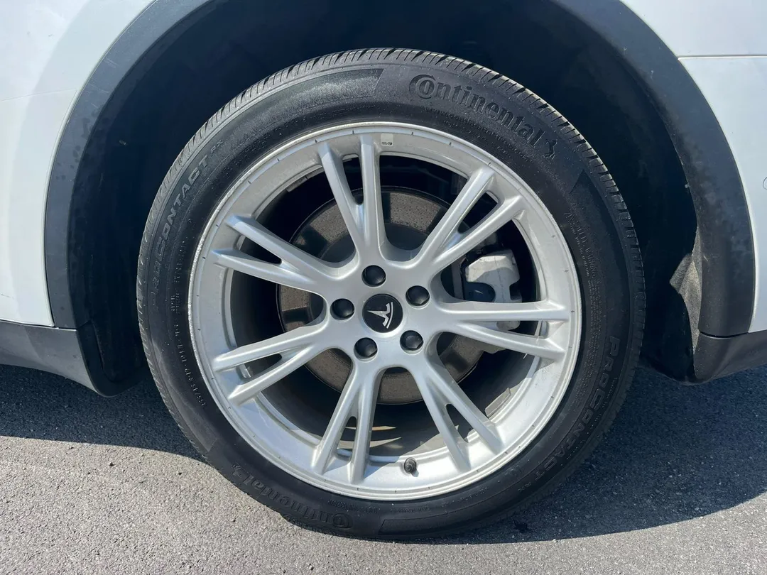2022 Tesla Model Y Long Range AWD, photo 7