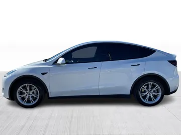 2022 Tesla Model Y - image 10