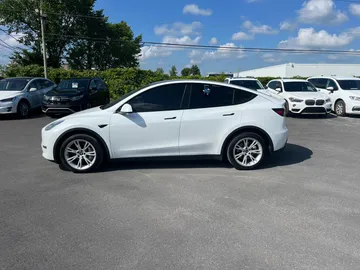 2022 Tesla Model Y - image 4