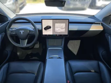 2022 Tesla Model Y - image 4