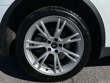 2022 Tesla Model Y - image 7