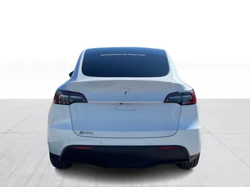 2022 Tesla Model Y - image 12