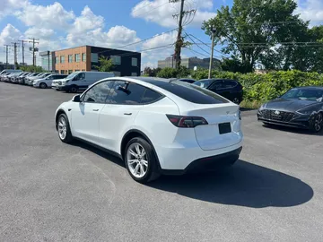 2022 Tesla Model Y - image 6