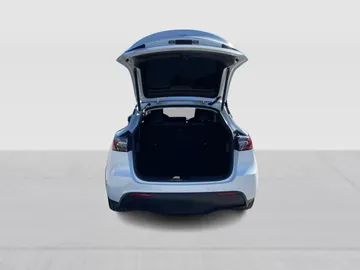 2022 Tesla Model Y - image 13