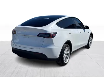 2022 Tesla Model Y - image 14