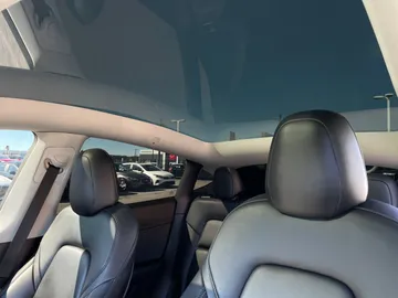2022 Tesla Model Y - image 6