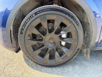 2023 Tesla Model Y - image 7