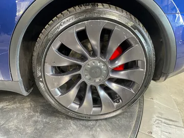 2022 Tesla Model Y - image 7