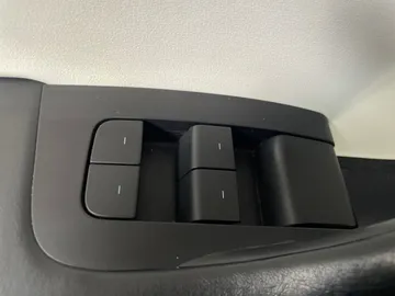 2022 Tesla Model Y - image 23