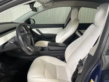 2022 Tesla Model Y - image 3