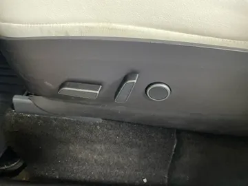 2022 Tesla Model Y - image 17