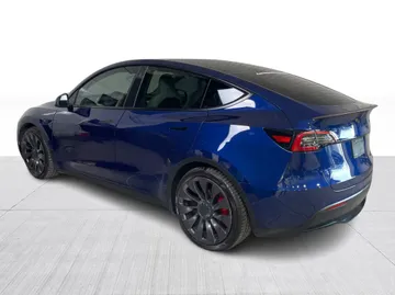2022 Tesla Model Y - image 11