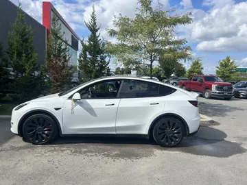 2022 Tesla Model Y - image 4