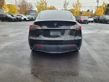 2022 Tesla Model Y - image 6