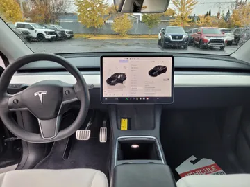 2022 Tesla Model Y - image 9