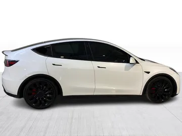 2022 Tesla Model Y - image 9