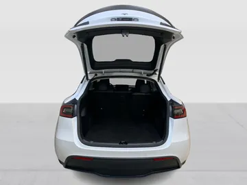 2022 Tesla Model Y - image 13