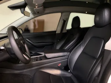 2022 Tesla Model Y - image 10