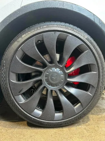 2022 Tesla Model Y - image 9