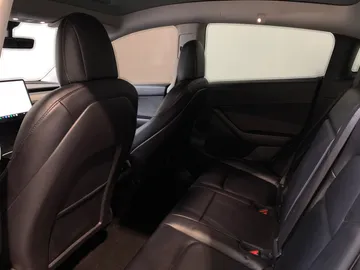 2022 Tesla Model Y - image 11
