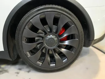 2022 Tesla Model Y - image 19