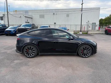 2022 Tesla Model Y - image 6