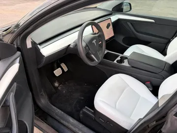 2022 Tesla Model Y - image 8