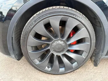 2022 Tesla Model Y - image 10