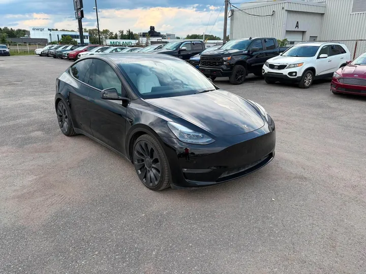 2022 Tesla Model Y - image principale