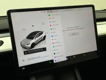 2023 Tesla Model Y - image 24