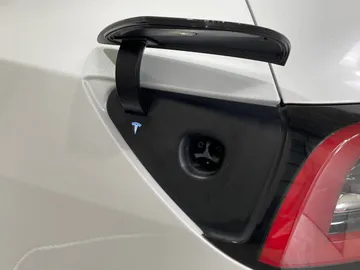 2023 Tesla Model Y - image 27