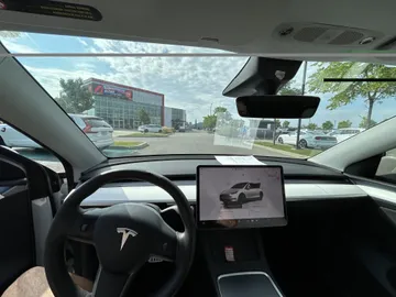 2023 Tesla Model Y - image 7