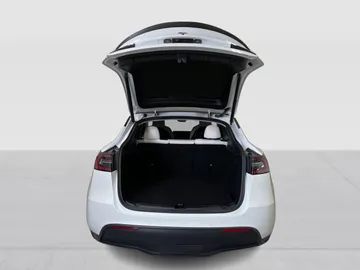 2023 Tesla Model Y - image 13