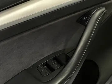 2023 Tesla Model Y - image 19