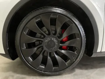 2023 Tesla Model Y - image 7