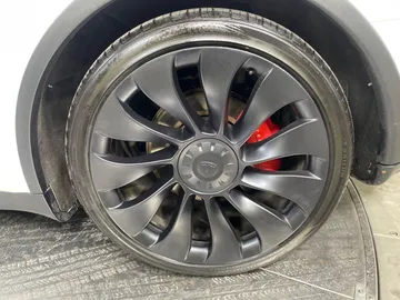 2022 Tesla Model Y - image 18