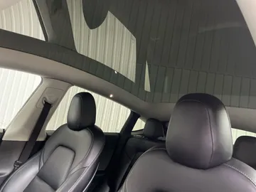 2022 Tesla Model Y - image 12