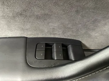 2022 Tesla Model Y - image 24