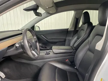 2022 Tesla Model Y - image 10