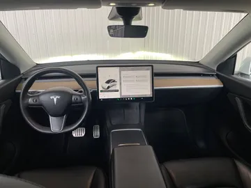 2022 Tesla Model Y - image 14